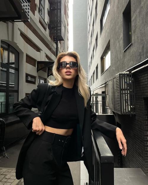 Сейчас о Екатерине шумской знают не , внимание, только в России, но и на Западе. 05