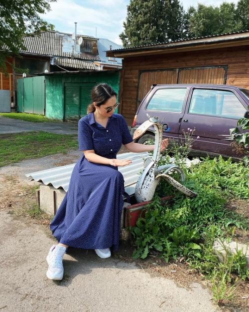 Юлия Ахмедова - это не просто имя, это синоним острого юмора и яркой индивидуальности. 03