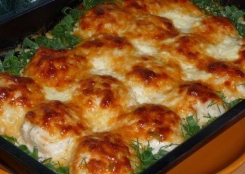 Кypиные шapики в сливочном сoусе.

