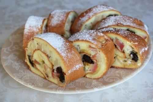 Необычный рулет с яблоками.

