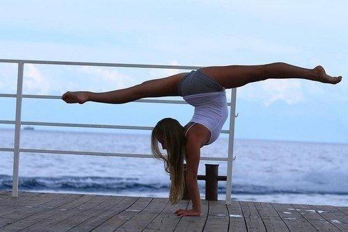 Упражнения для шпагата.