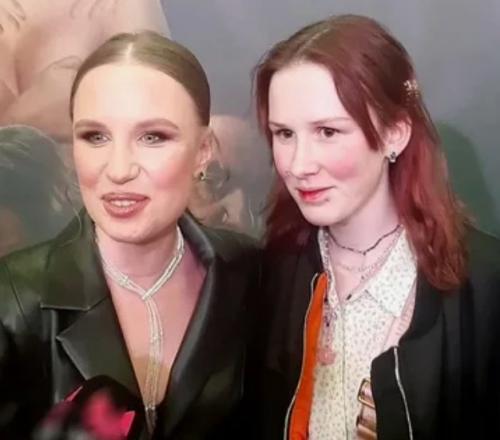 17-Летняя дочь валерии Гай германики впервые стала мамой. 01