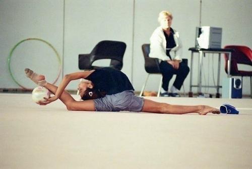 Как сесть на шпагат и зачем это нужно. Как сесть на шпагат и зачем это нужно.