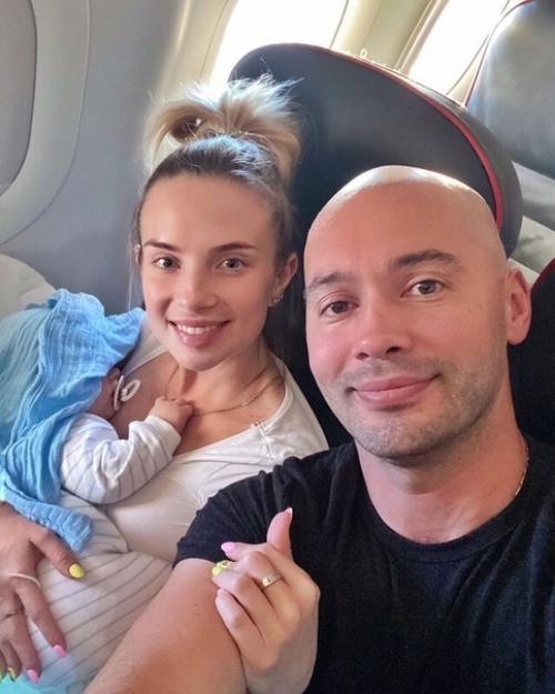 Ремонт сделали супер быстро в 3 недели. Заселиться хотелось - нет мочи.  Наша Студия 32 кв метра, опубликуйте пожалуйста 02