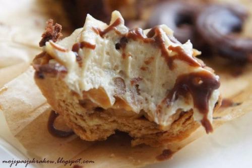 Капкейки Сникерс. Ингредиенты для 16 штук: 01 Капкейки Сникерс. Ингредиенты для 16 штук: 01