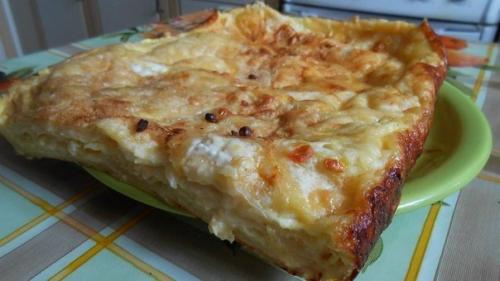 Очень быстро и мы просто превращаем тонкий армянский лаваш, во вкуснейший сырный пирог.

