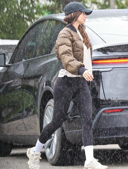 37-Летнюю ану де Армас заметили на улице без макияжа. 03