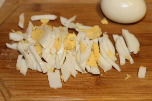 Салат с кальмарами и корейской морковкой. 03