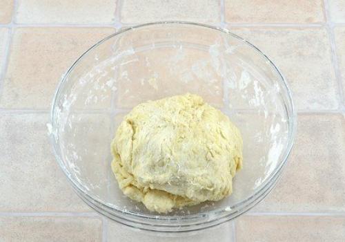 Нежное куриное мясо в хрустящем слоеном тесте. 01