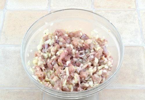 Нежное куриное мясо в хрустящем слоеном тесте. 02