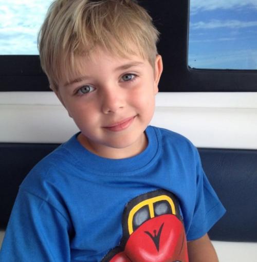 Полина Гагарина поздравила своего сына с 17-летием и выложила его фотографии из разных лет. 03