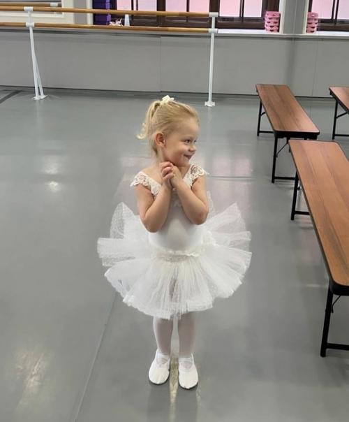 У Павла табакова и Софьи Синицыной растет очень милая дочь. 02