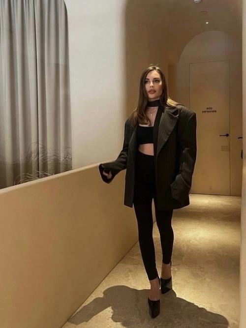 Юлия Михалкова, несмотря на свой возраст, продолжает удивлять свежим взглядом на жизнь и творчество. 01