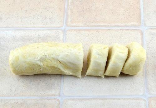 Нежное куриное мясо в хрустящем слоеном тесте. 03