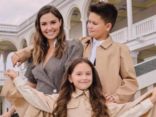 Сын прилучного поздравил актера с днем отца, а Агата муцениеце продолжает ждать сына домой. 05