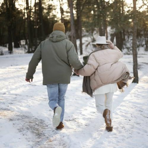 Праздники нередко заканчиваются перееданием и малоподвижностью, что вызывает вздутие живота.  