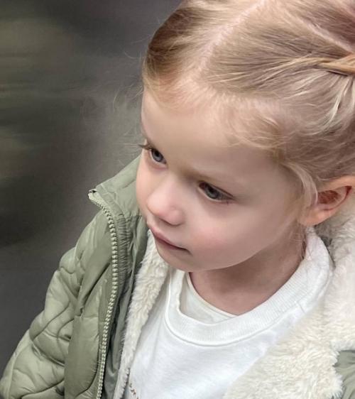 У Павла табакова и Софьи Синицыной растет очень милая дочь. 01