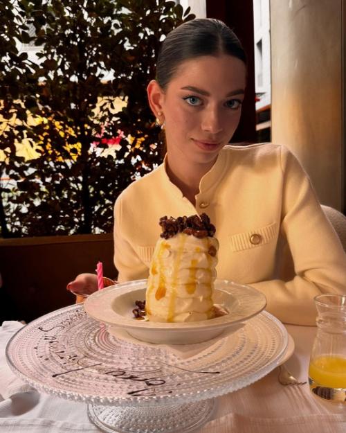 Младшая дочь веры Брежневой отметила свой 15-й день рождения. 09