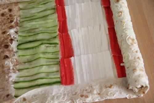 Закусочный рулет из тонкого лаваша. 03 Закусочный рулет из тонкого лаваша. 03