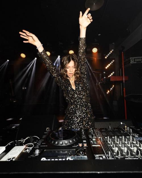 Младшая дочь веры Брежневой отметила свой 15-й день рождения. 07