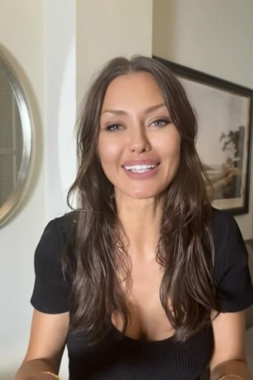 Виктория боня продолжает свой крестовый поход против диванных критиков, и на этот раз в ход пошла тяжелая артиллерия. 01