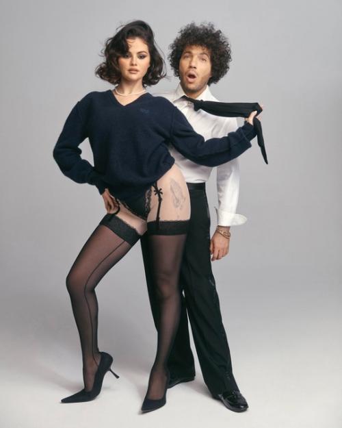 Селена Гомес и Бенни Бланко стали владельцами роскошного особняка за впечатляющие 35 миллионов долларов! 01