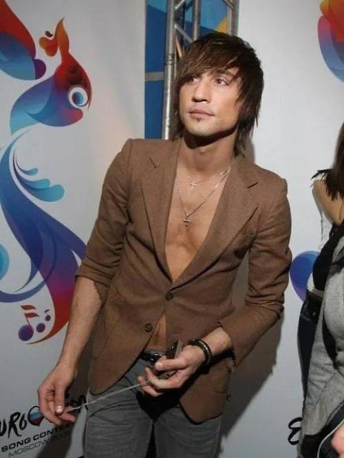 Гламур ушёл, не прощаясь - только стразы осыпались по дороге. 04