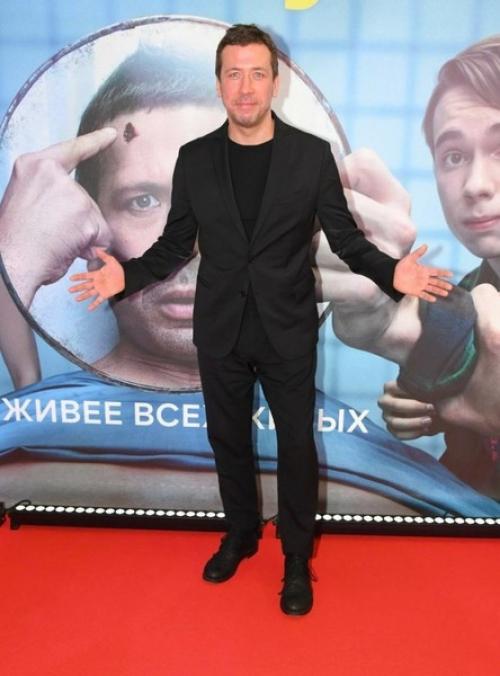 Аглая Тарасова в коже, Ирина Чеснокова в рваных колготках. 03