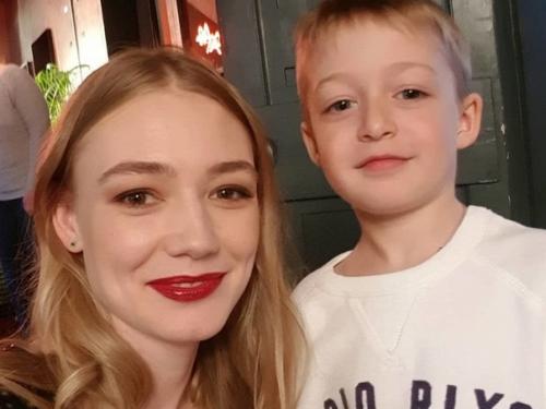 Обладательница очень женственной и элегантной внешности - актриса Oксaнa aкиньшинa. 03