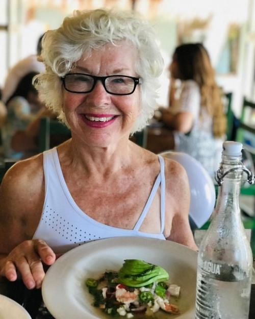 73-Летняя бабушка активный образ жизни ведет. 02