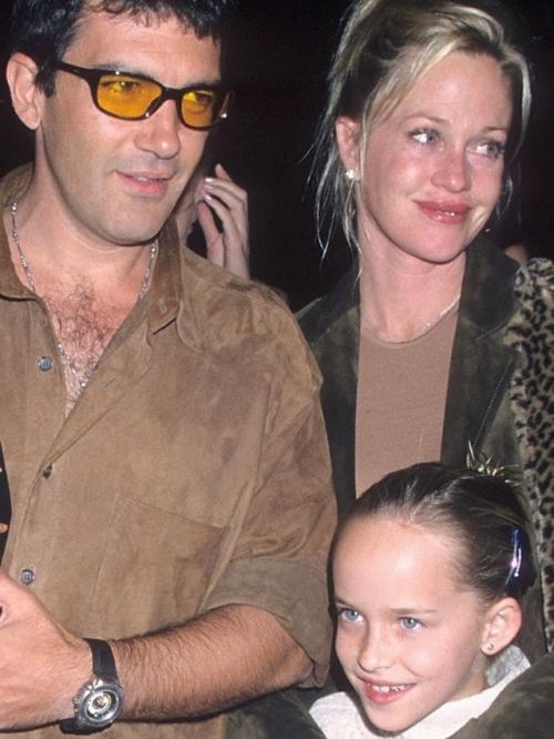 Антонио бандерас и дакота Джонсон - один из самых трогательных примеров того, что настоящая семья строится не на биологии, а на искренней любви. 02