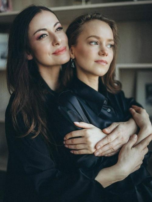 А вы знали, что супруга Гарика Харламова, Екатерина, и Анна Ковальчук - родные сестры? 02