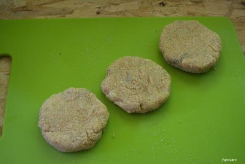 Куриные биточки в кляре.