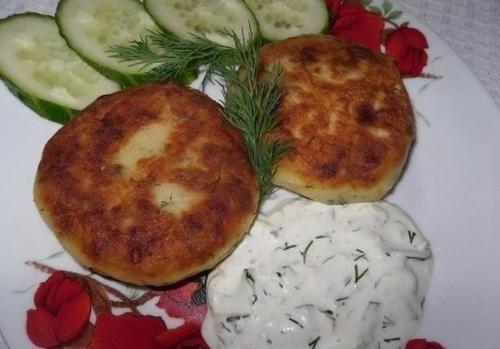 Котлеты из картофеля, сыра и укропа с грибами соус. Котлеты из картофеля, сыра и укропа с грибами соус.