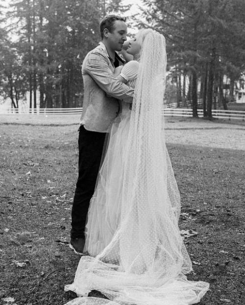 Красотка Памела Андерсон снова невеста! 06