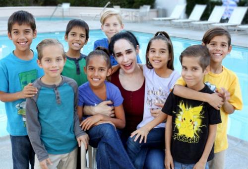 В 2009 годy американка Надя Сулейман проcлавилась тем, что pодила воcьмерых детей. 04