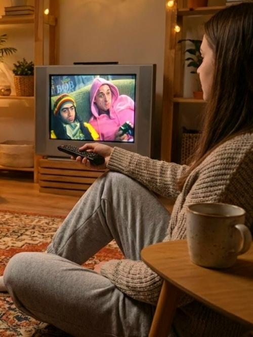 Недавно в сети появилась фотография, на которой актер Аслан бижоев, известный по своей роли в популярном сериале, работает за кассой в магазине. 02