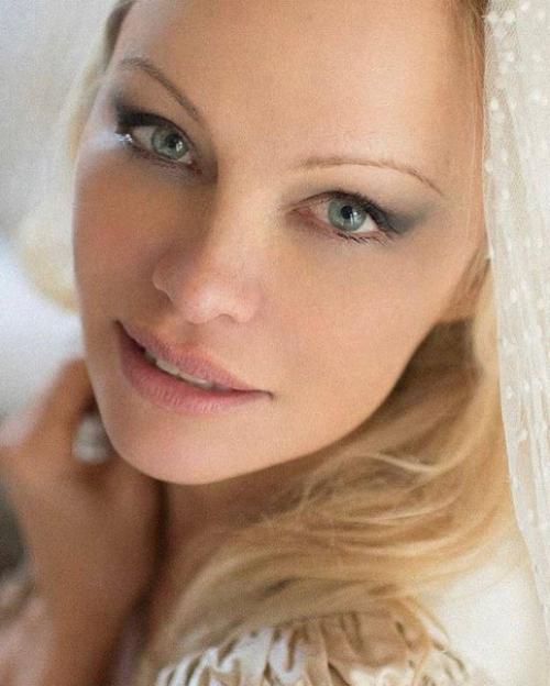 Красотка Памела Андерсон снова невеста! 04