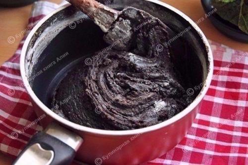 Торт Спартак.   Торт Спартак - это медовик с заварным кремом и шоколадными медовыми коржами. 01