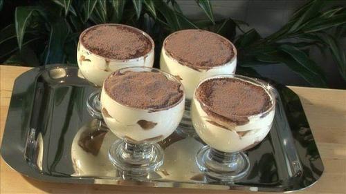 Диетический тирамису.
Пищевая ценность: белка 76, 1 гр., жира 6, 2 гр., углеводов 19, 5 гр. 
