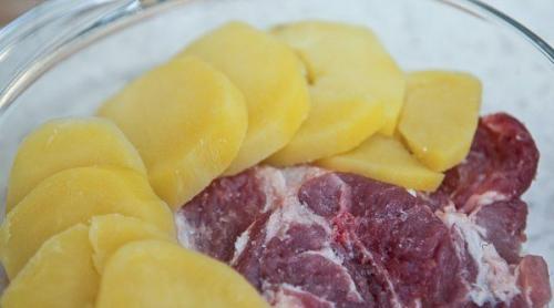 Мясо По-капитански? Ингредиенты: 01 Мясо По-капитански? Ингредиенты: 01