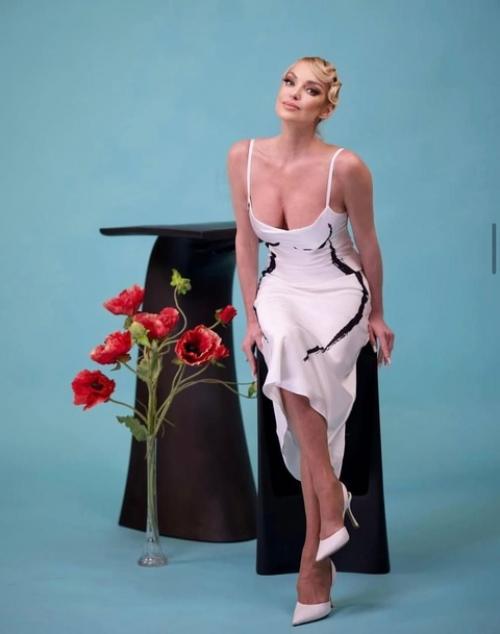 Красивая Анастасия волочкова в новой весенней фотосессии. 03