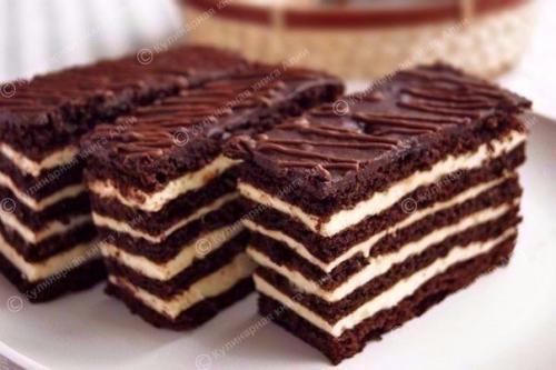 Торт Спартак.   Торт Спартак - это медовик с заварным кремом и шоколадными медовыми коржами.