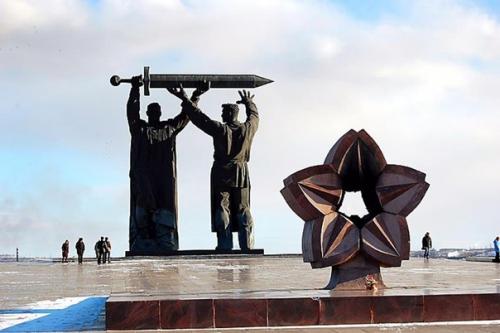 Монумент тыл - фронту! 03 Монумент тыл - фронту! 03