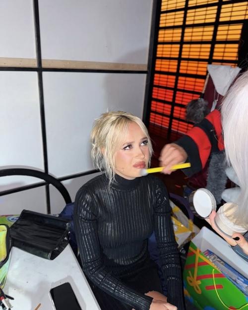 Пока другие думают над идеями контента, Клава кока поднимает архивы своей фотопленки. 03