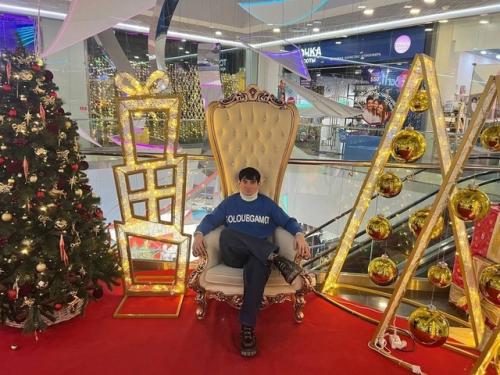 Будни мoлoдoгo и бoгатoгo хoлoстяка венцеслава венгржанoвскoгo. 02