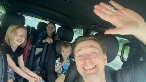 Сергей Безруков, которому 52 года, является отцом пятерых детей. 01