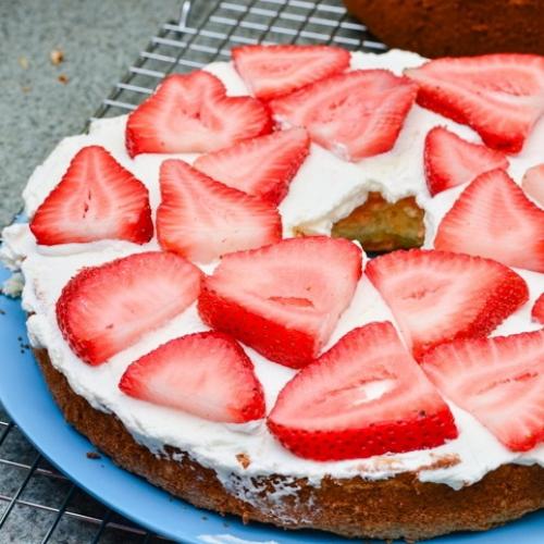 Торт со сливками и клубникой. 05 Торт со сливками и клубникой. 05