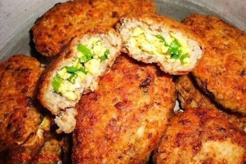 Гречневые зразы с куриным Филе, зеленым луком и яйцом.

