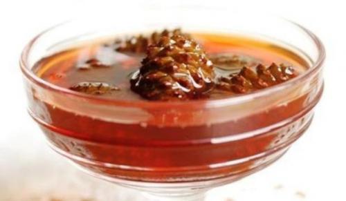 Лечебный сироп из еловых шишек.

